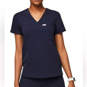 Figs scrub top